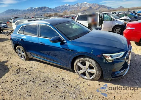 2019 Audi E-Tron Premium Plus z USA, uszkodzony, nr VIN WA1LABGE5KB020950